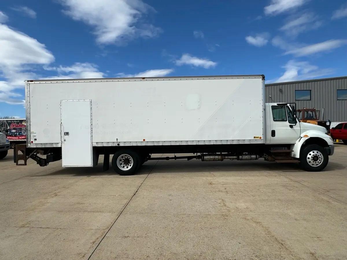 2017 International 4300 in Marshfield, WI — photo 2