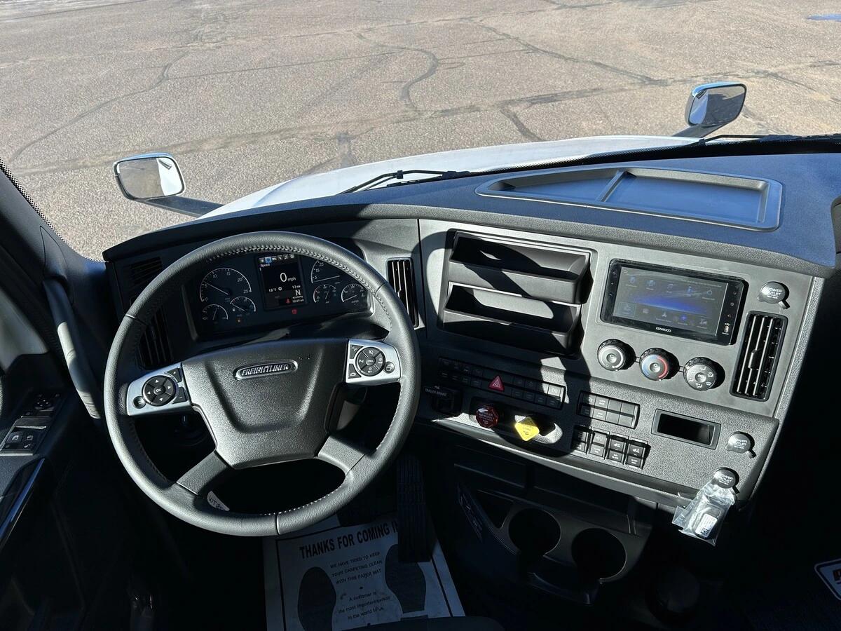 2026 Freightliner Cascadia in Eau Claire, WI — photo 10