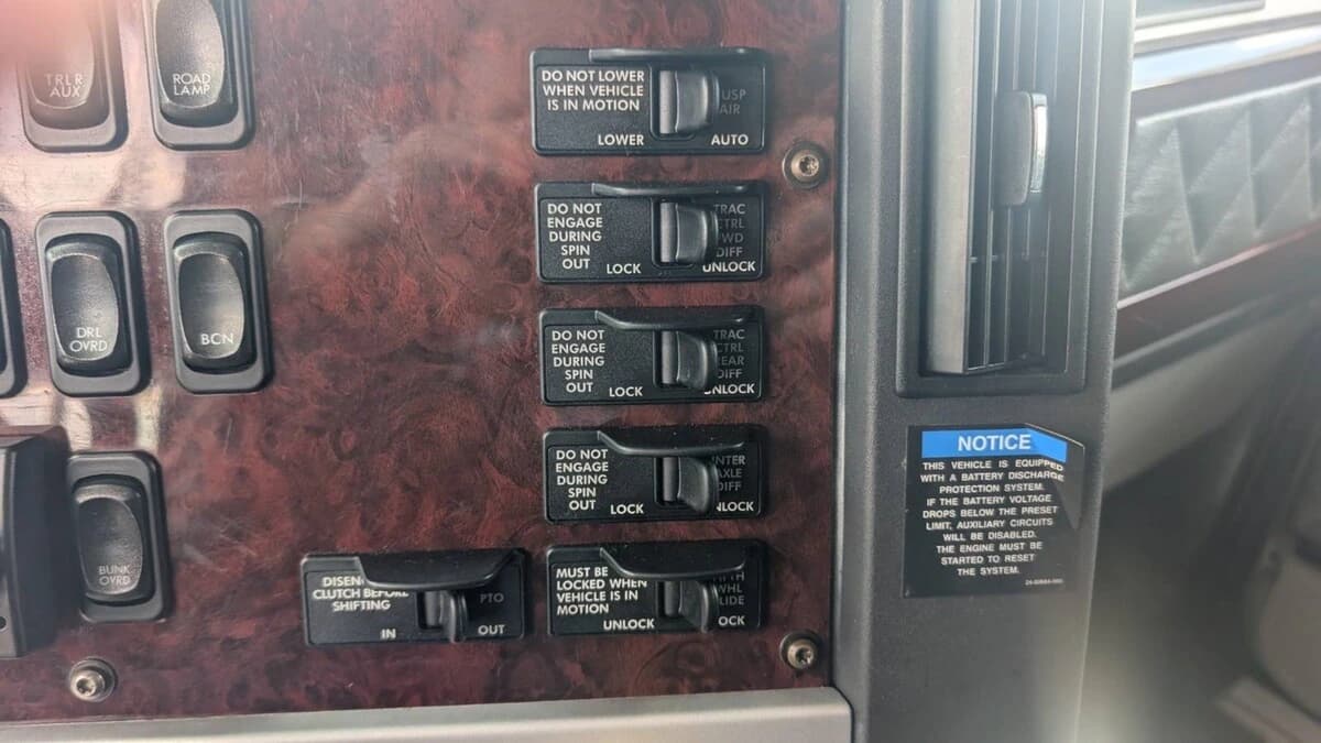 2022 Freightliner 122SD — photo 16