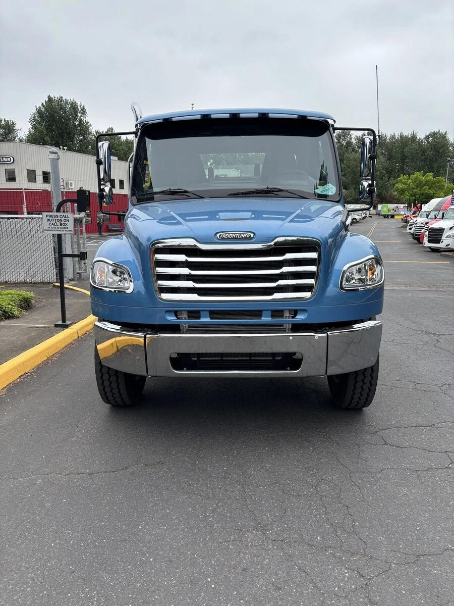 2025 Freightliner M2 106 in Roberts, WI — photo 4