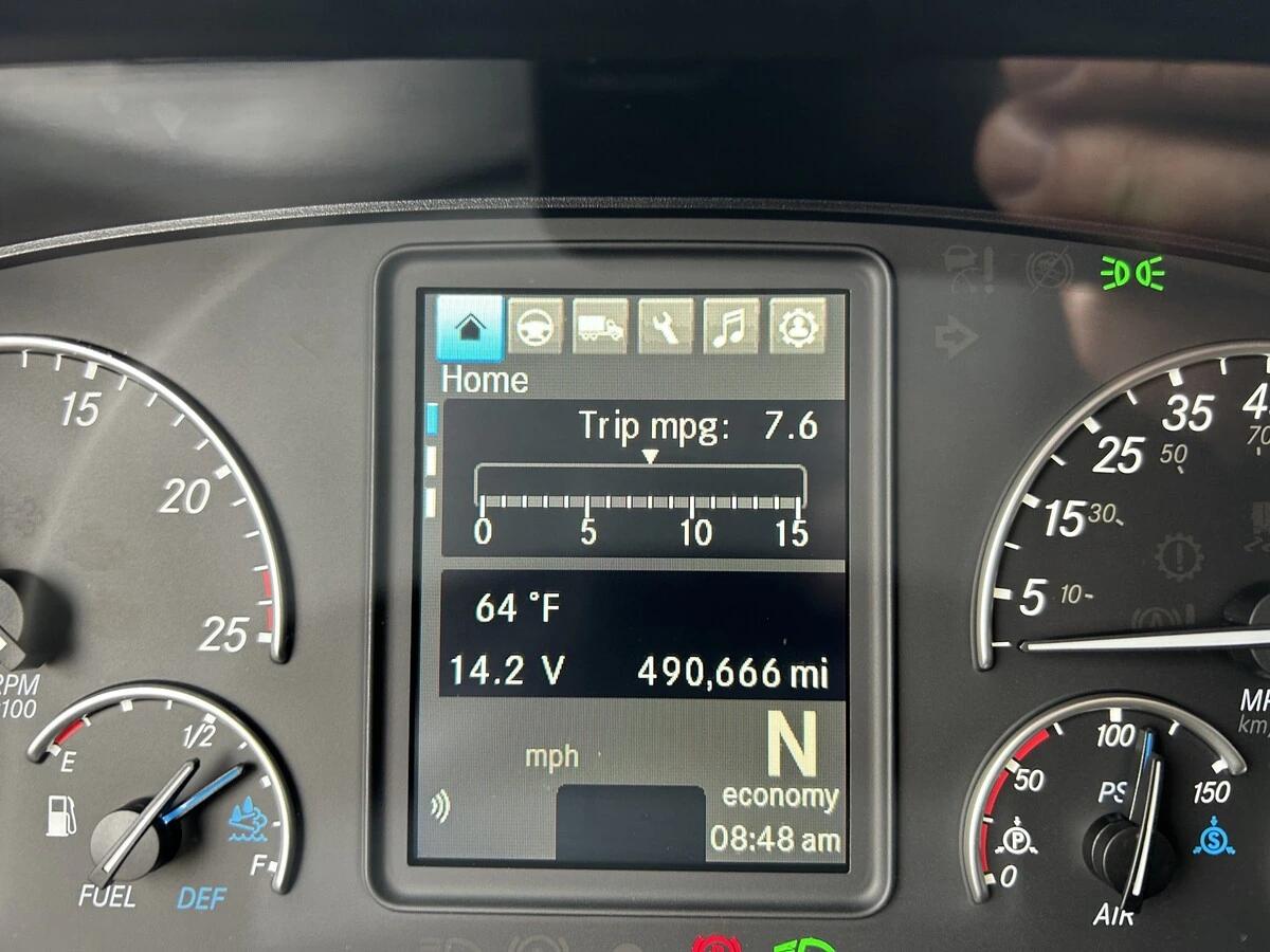 2022 Freightliner Cascadia in Knoxville, TN — photo 20