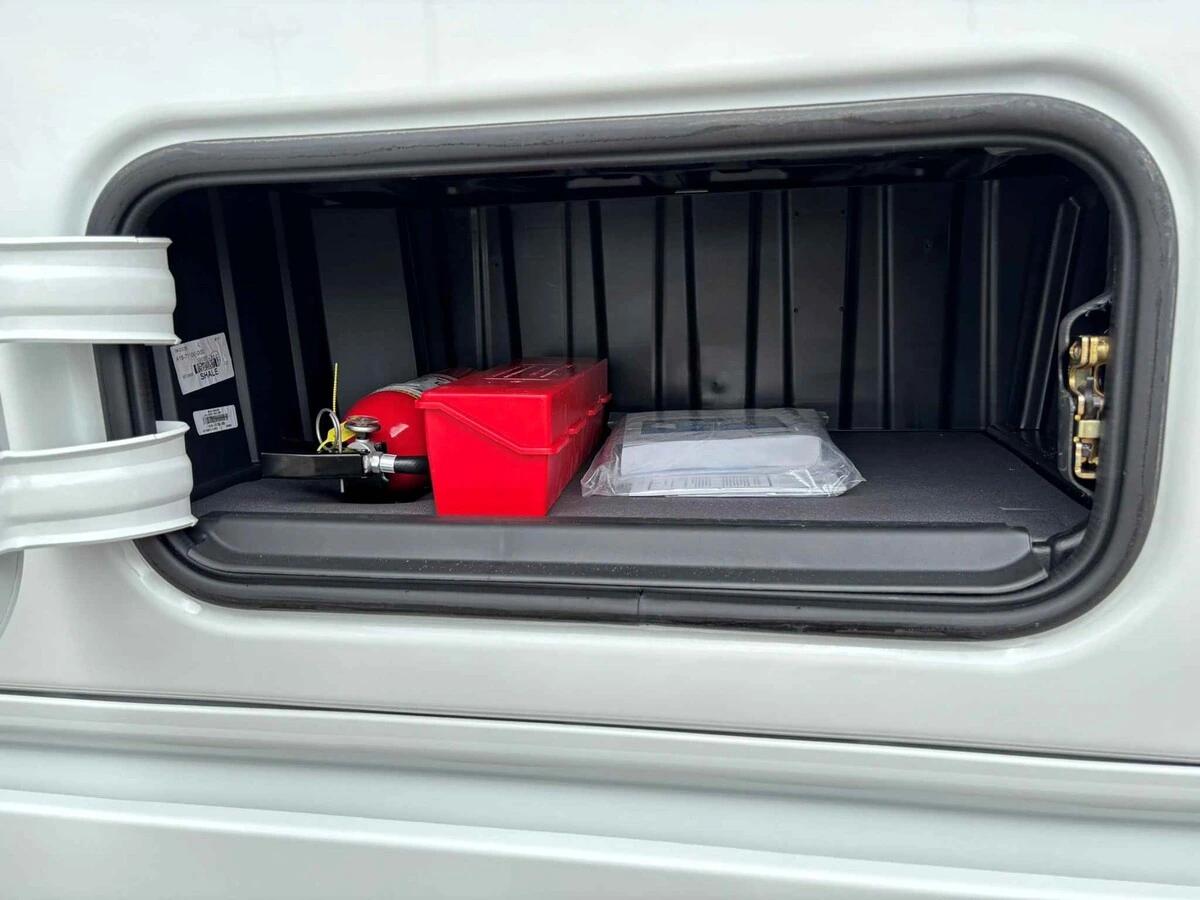 2027 Freightliner Cascadia — photo 13