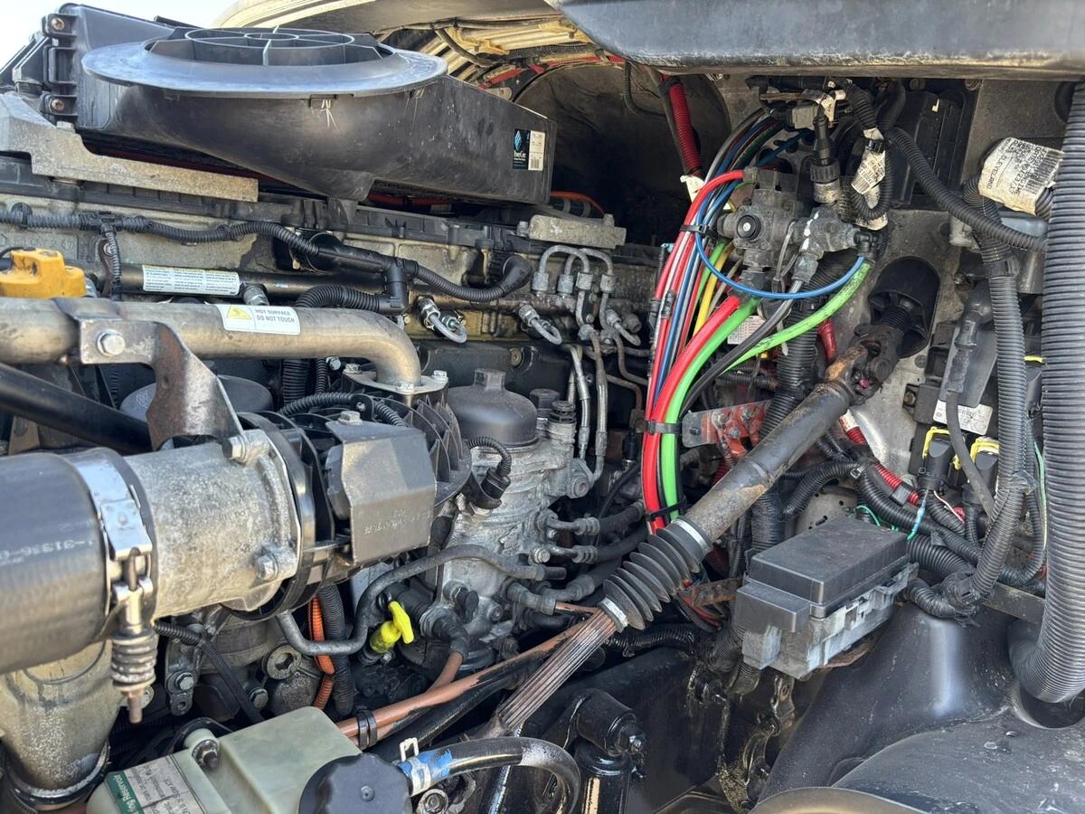 2018 Freightliner Cascadia — photo 13