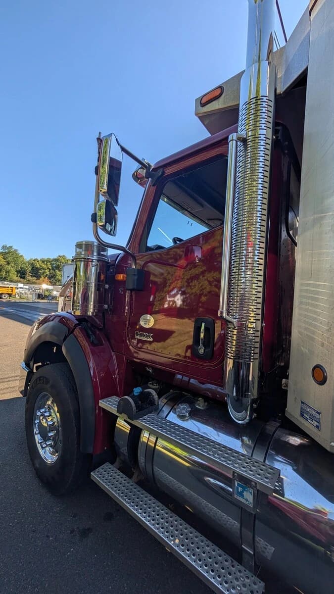 2019 International HX in Warminster, PA — photo 11