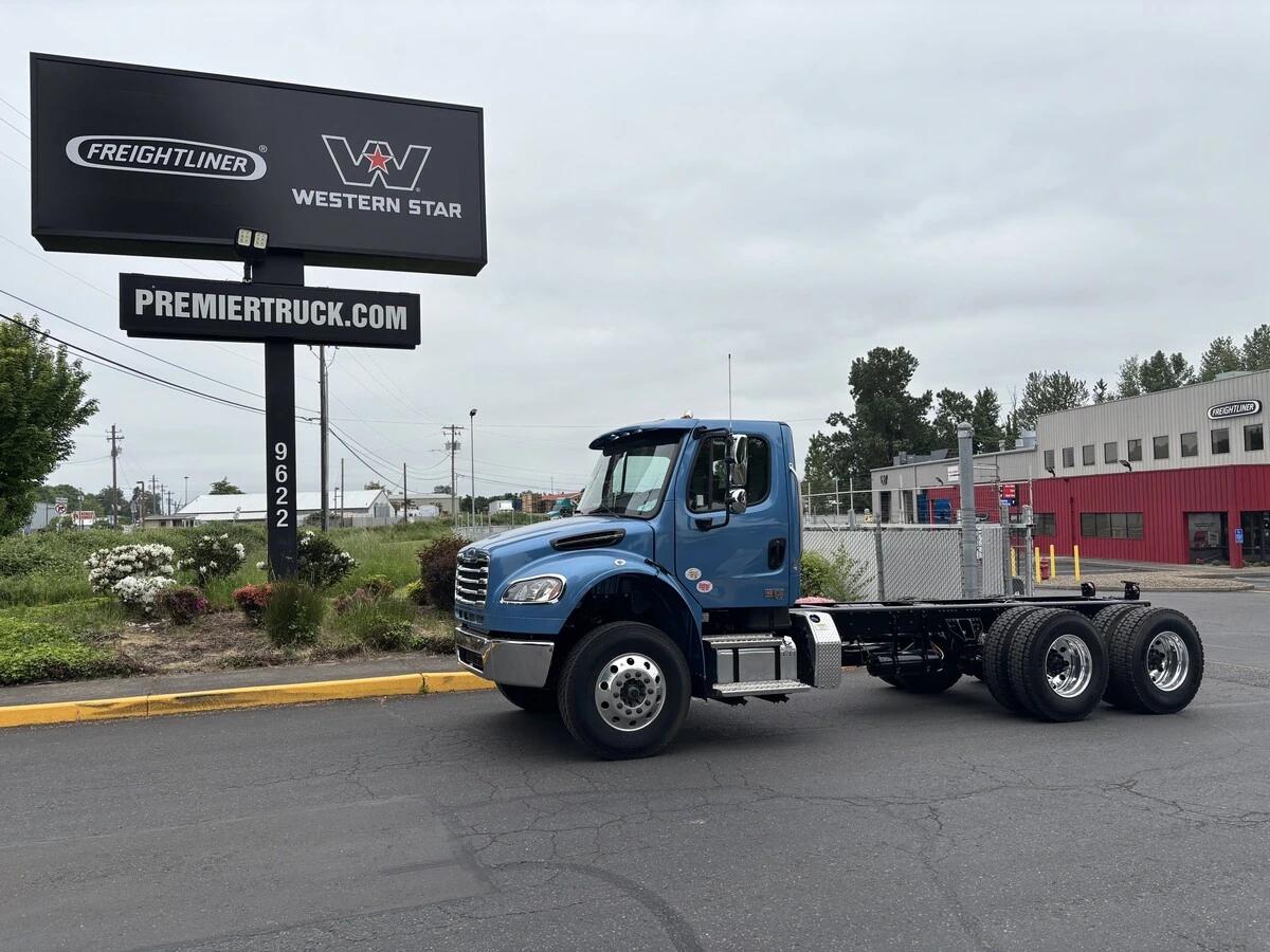 2025 Freightliner M2 106