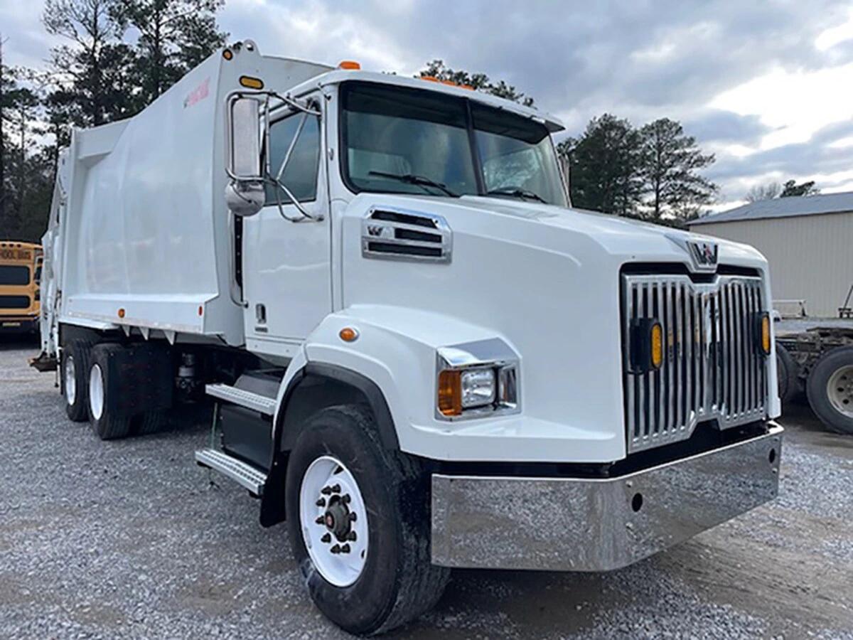 2020 Western Star 4700 in Warminster, PA — photo 3