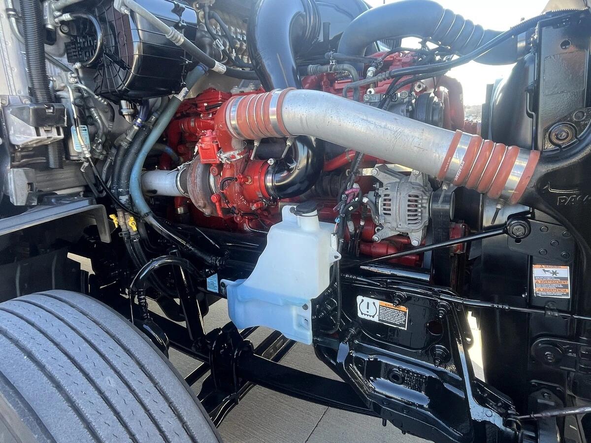 2023 Peterbilt 579 in Kansas City, MO — photo 12