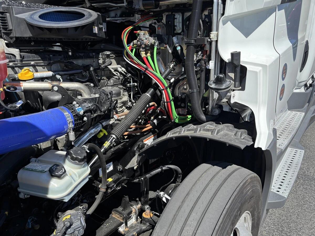 2025 Freightliner Cascadia — photo 22