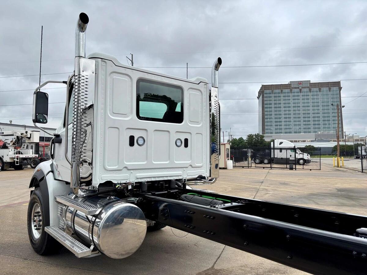 2027 Western Star 49X — photo 4