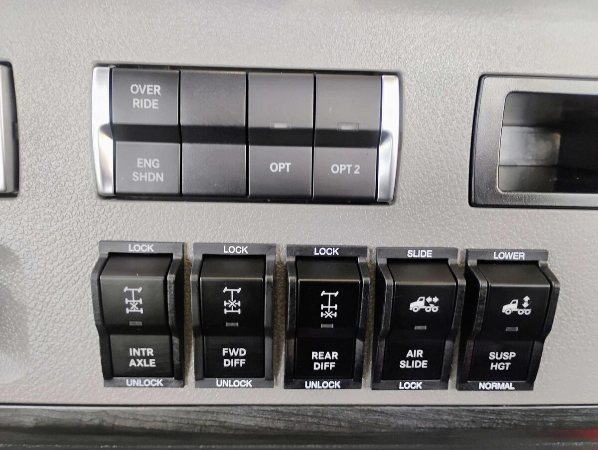 2027 Freightliner Cascadia — photo 16