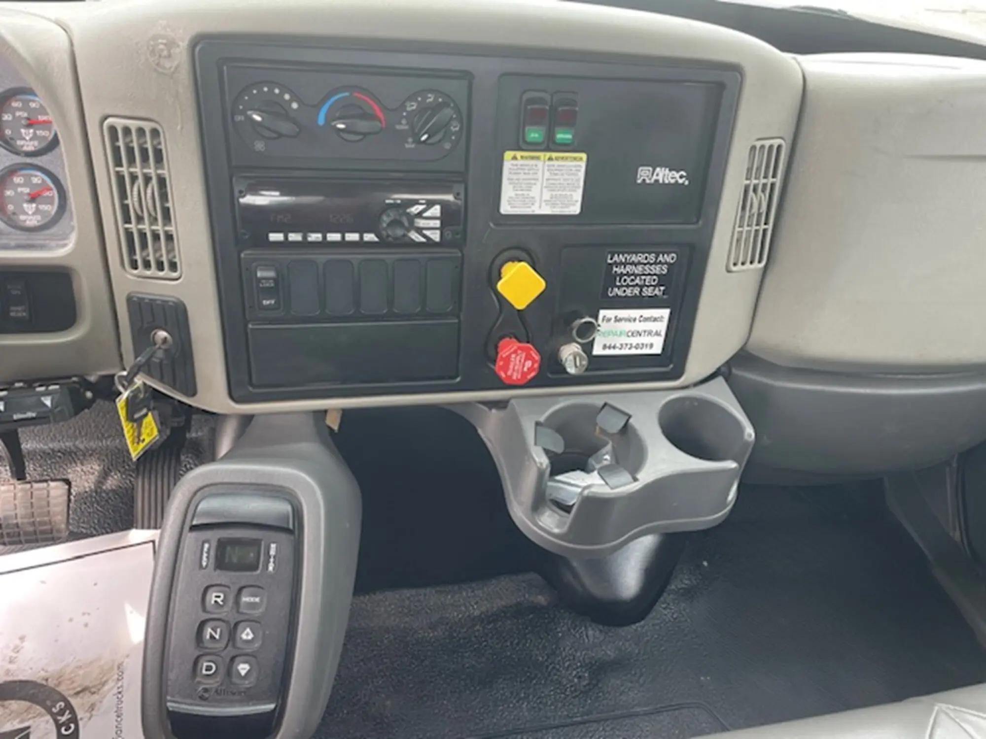 2019 International 4300 in Barrington, NH — photo 24