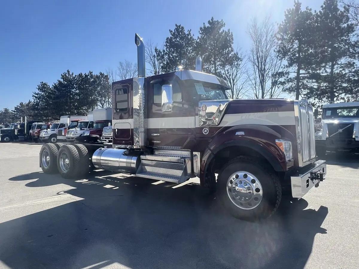 2024 Kenworth W900 in Saco, ME — photo 3