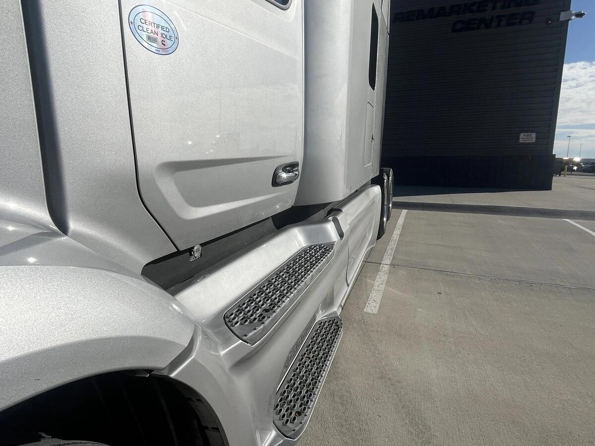 2023 Peterbilt 579 in Kansas City, MO — photo 13