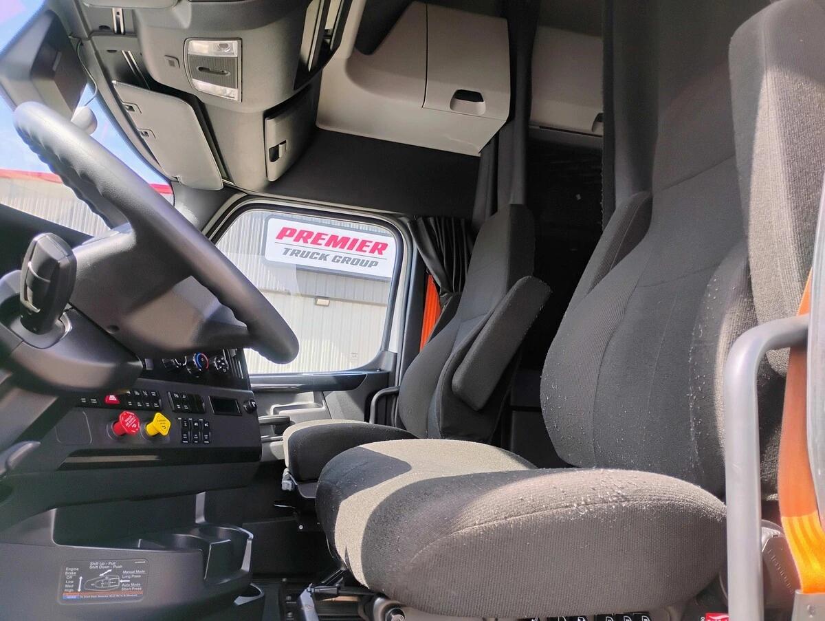 2023 Freightliner Cascadia in Chattanooga, TN — photo 16