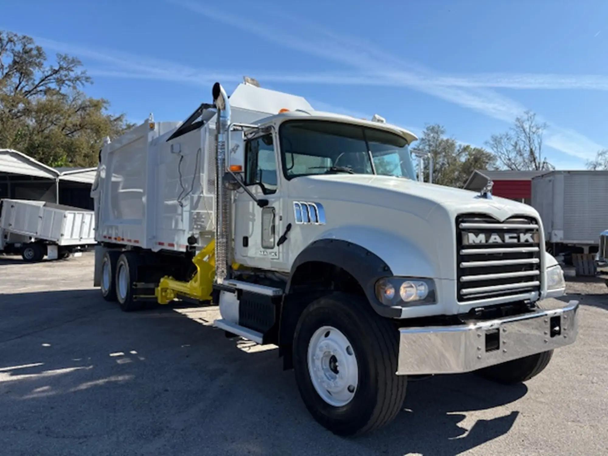 2016 Mack Granite in Manchester, NH — photo 3