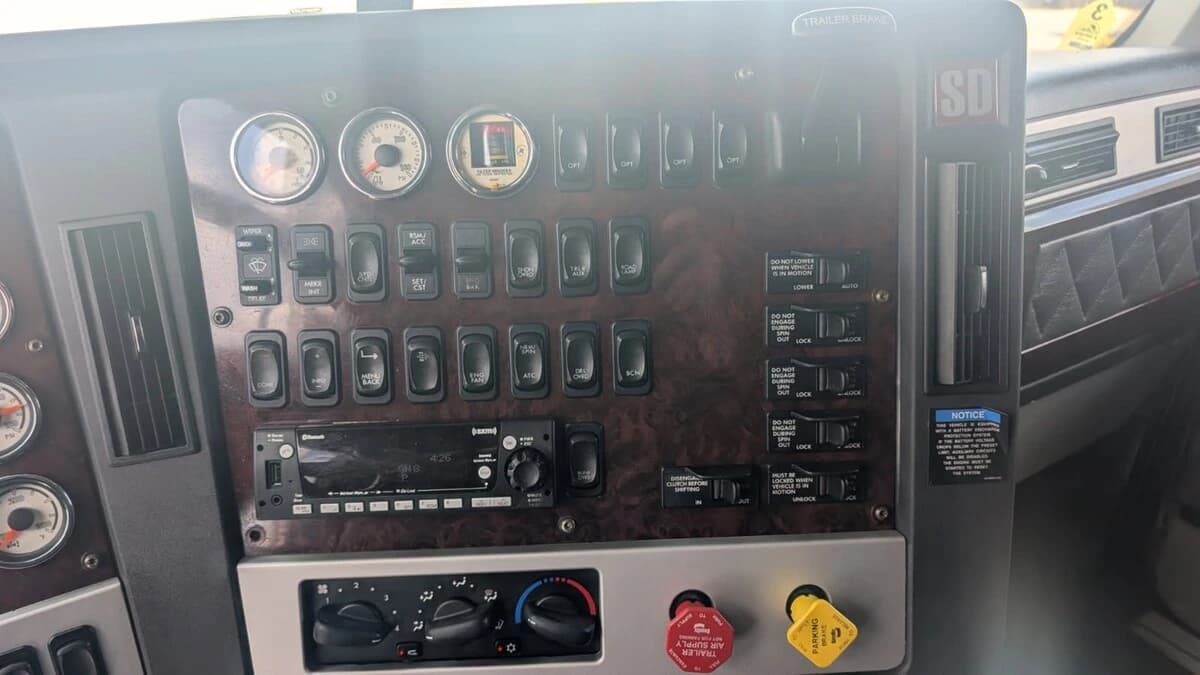 2022 Freightliner 122SD — photo 14