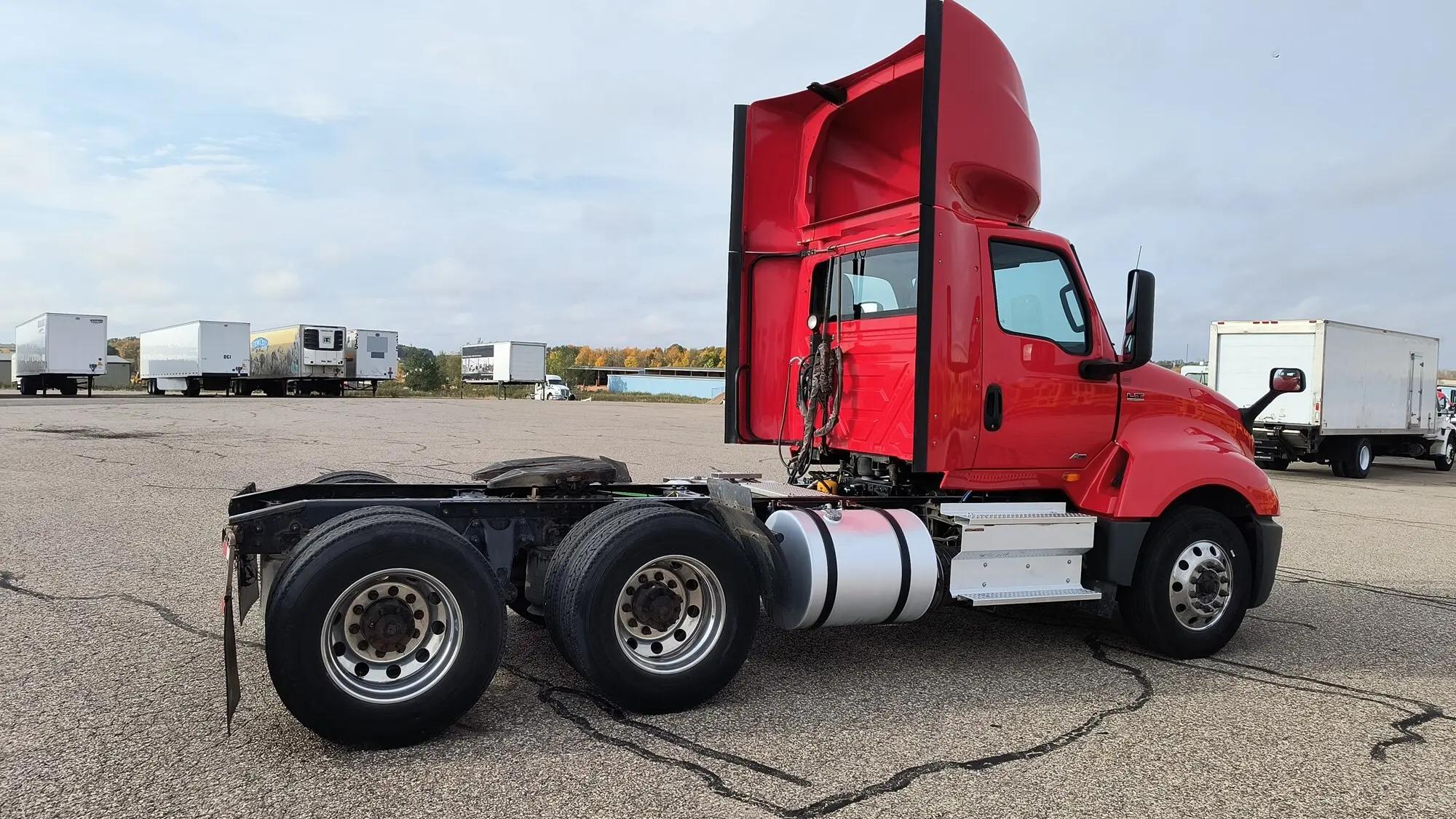 2019 International LT in Chippewa Falls, WI — photo 4