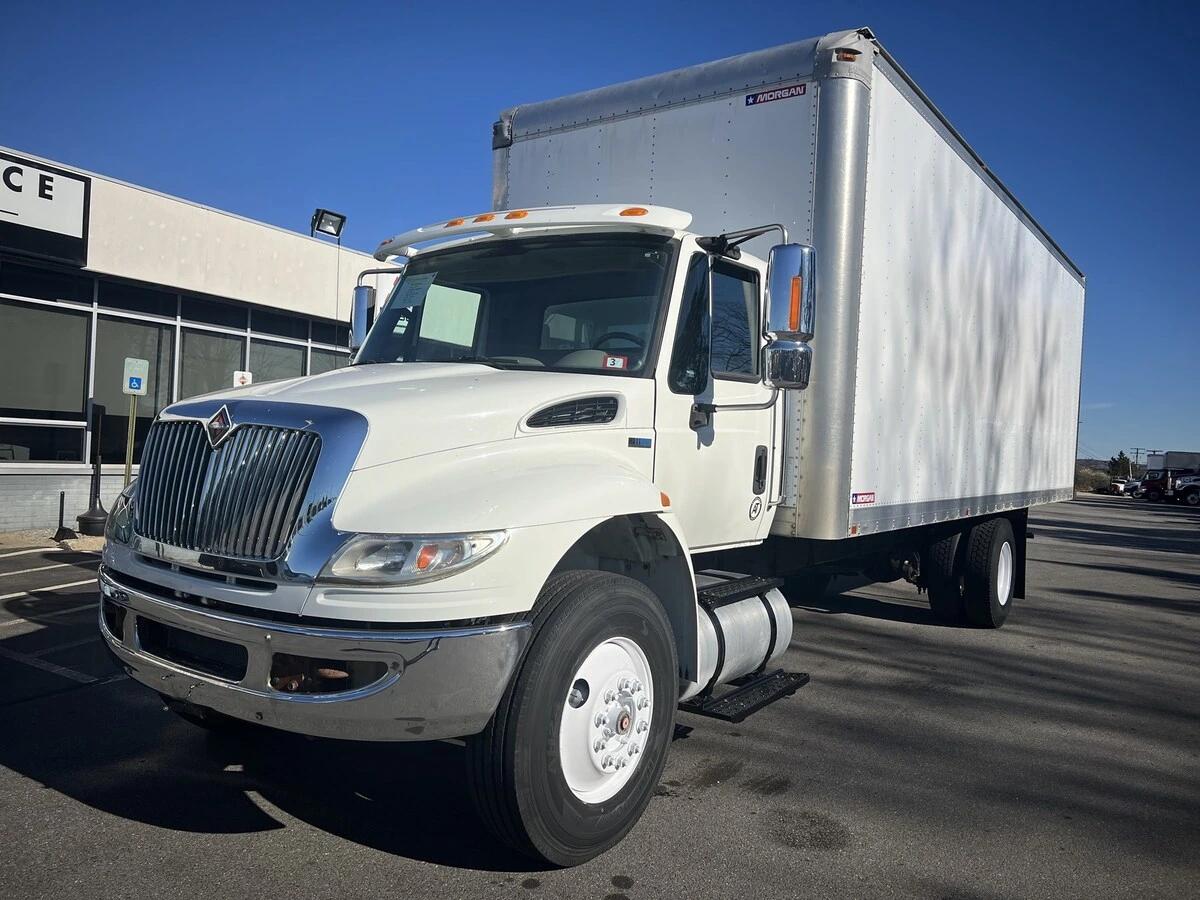2015 International 4300 in Barrington, NH — photo 2