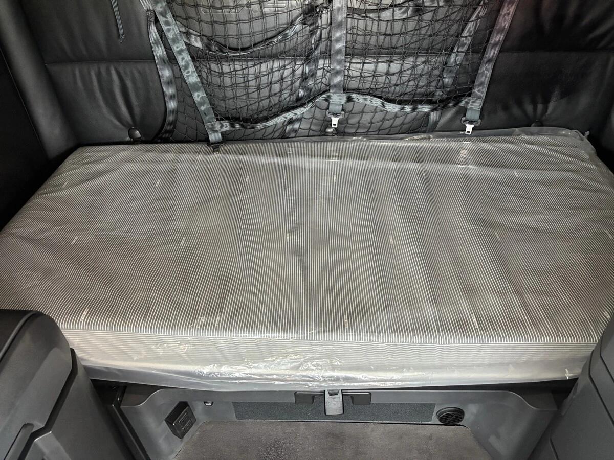 2025 Freightliner Cascadia — photo 11