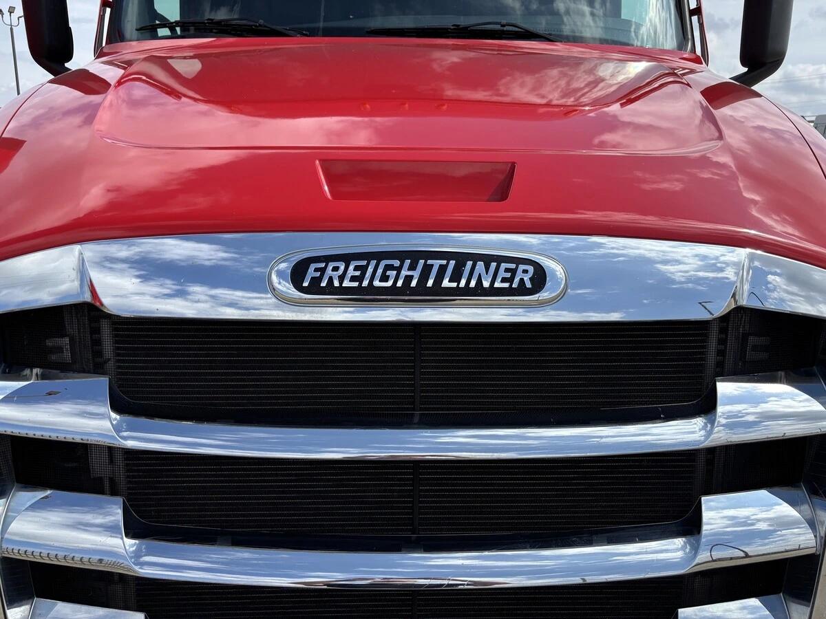 2022 Freightliner Cascadia in Tulsa, OK — photo 3