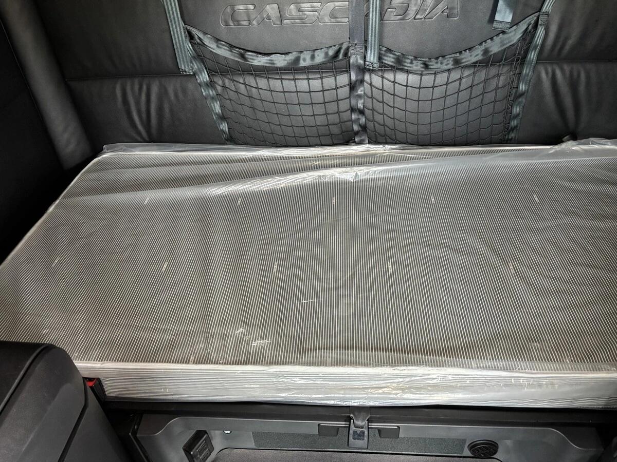 2025 Freightliner Cascadia — photo 11