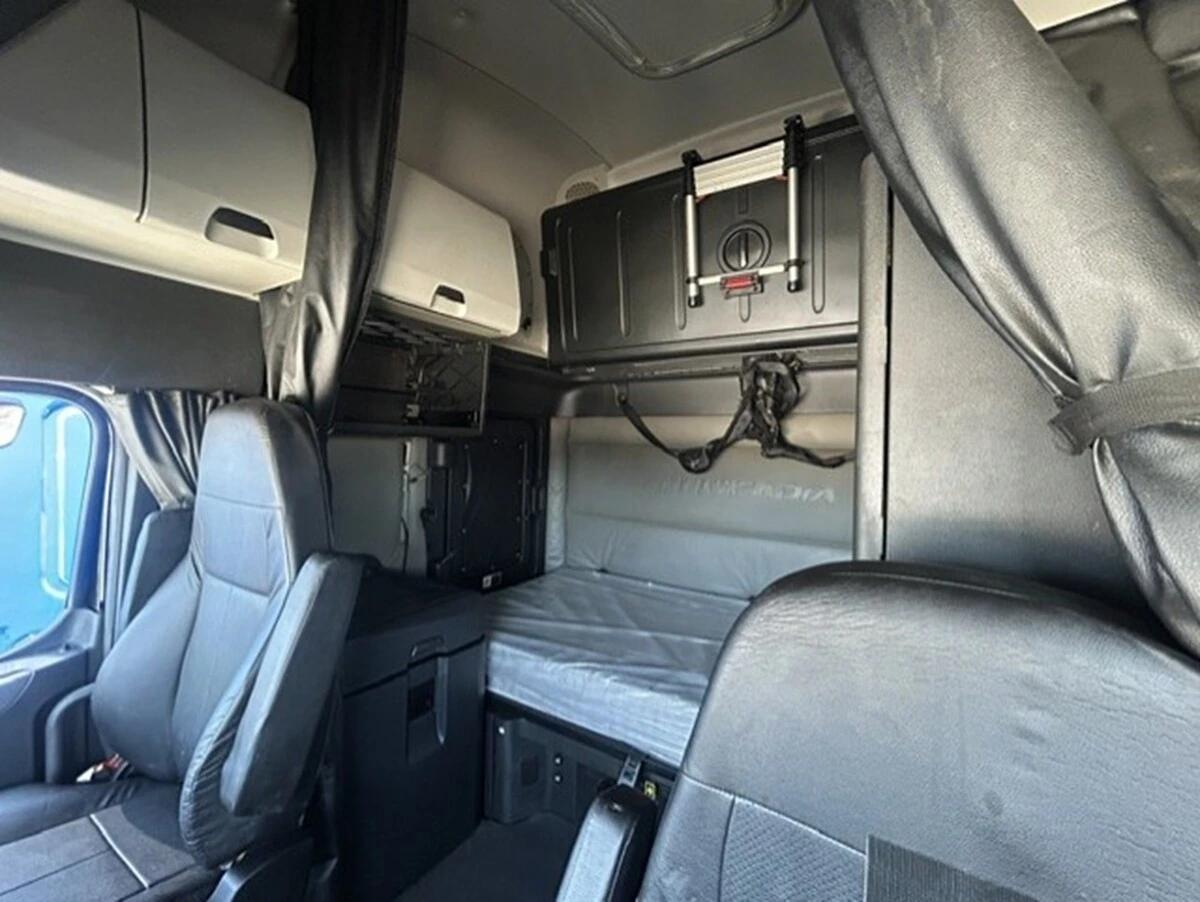 2022 Freightliner Cascadia — photo 15