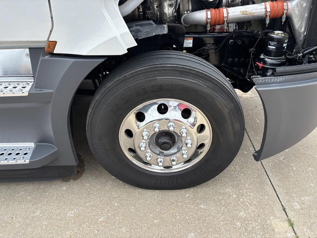2025 Freightliner Cascadia — photo 29