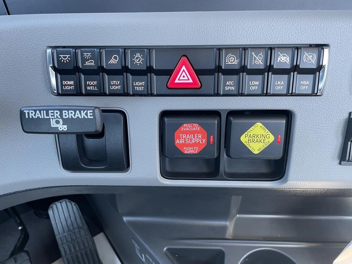 2027 Freightliner Cascadia — photo 31