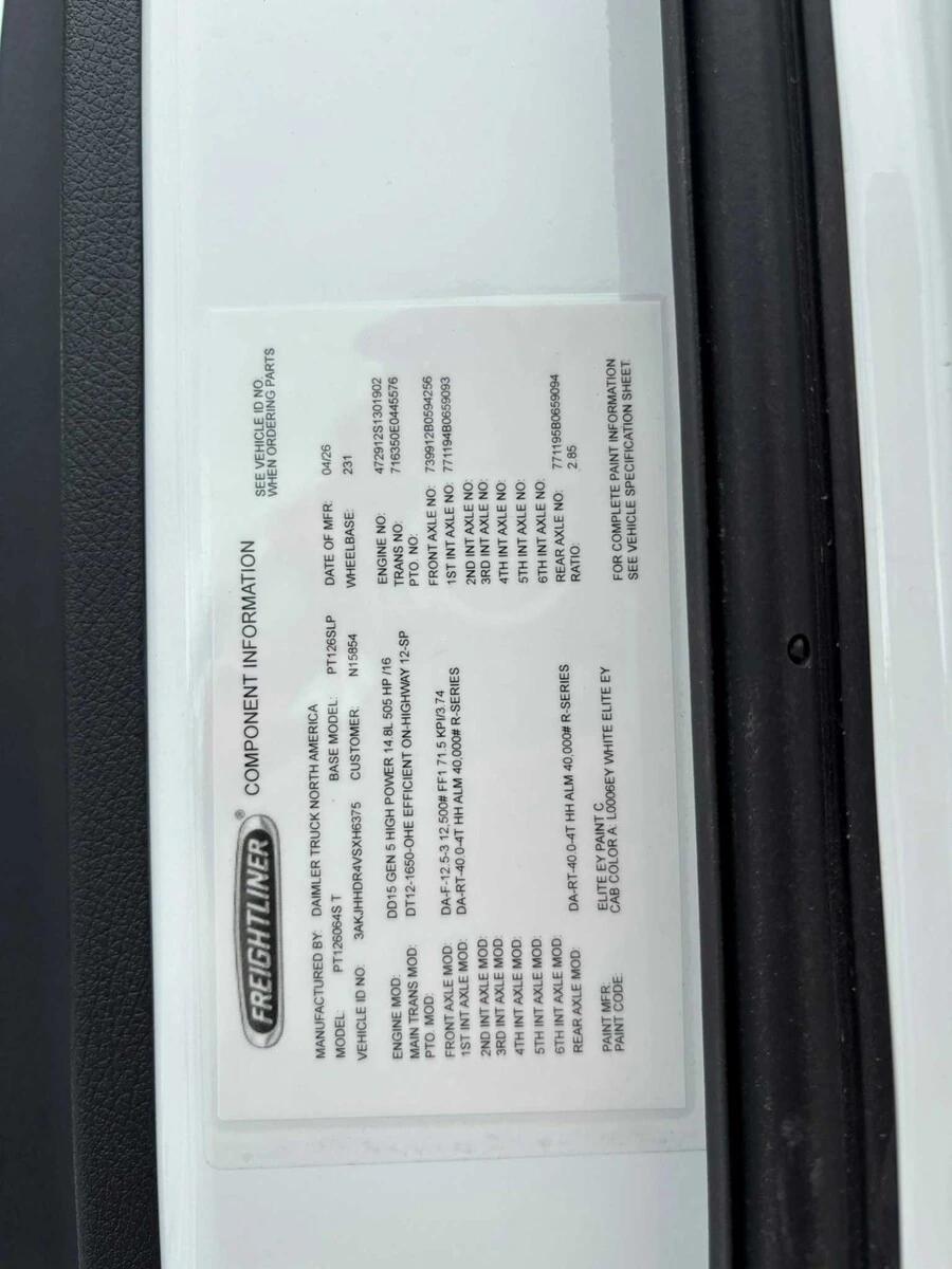2027 Freightliner Cascadia — photo 15