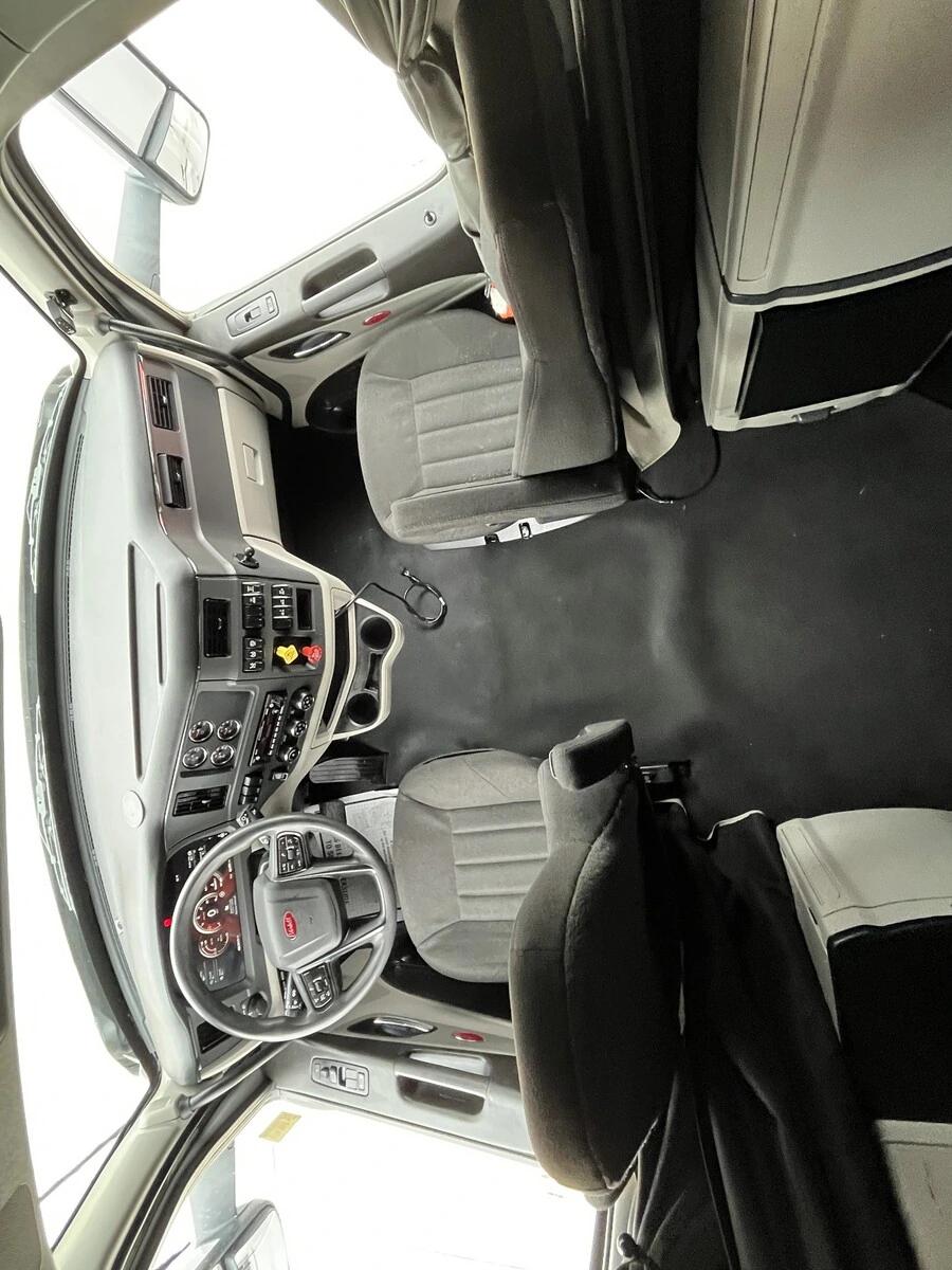 2023 Peterbilt 579 in Kansas City, MO — photo 30