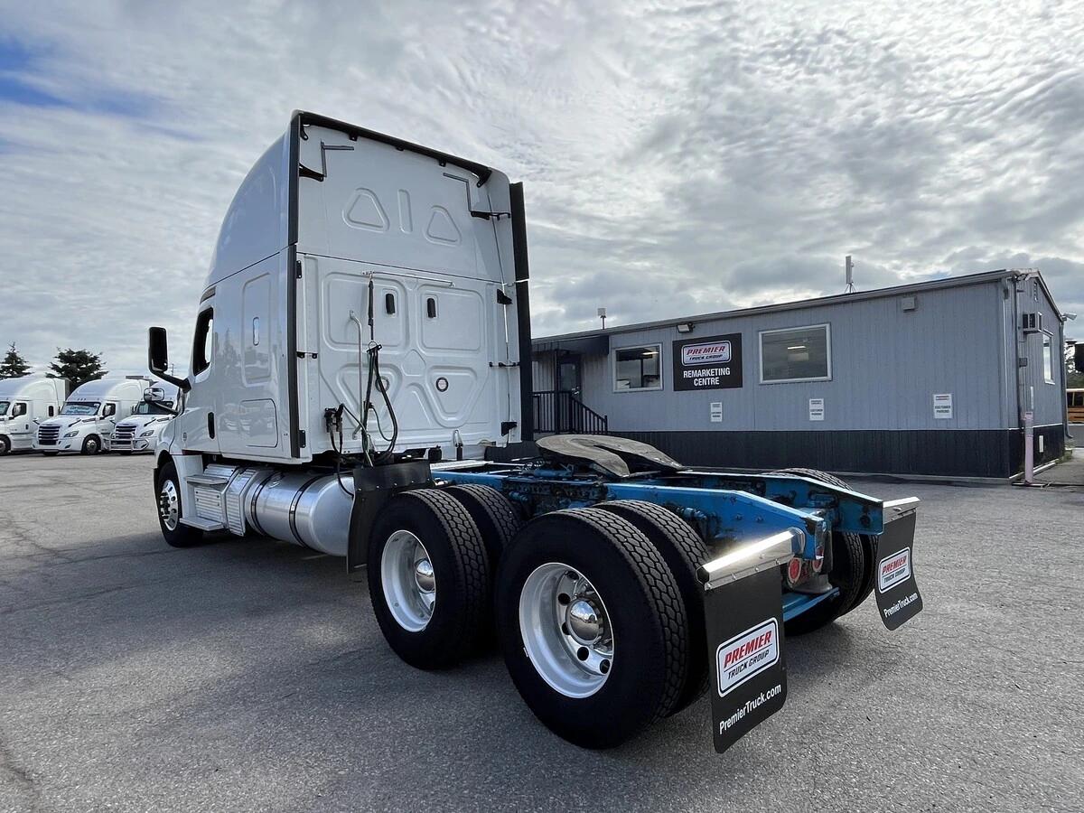 2019 Freightliner Cascadia — photo 10