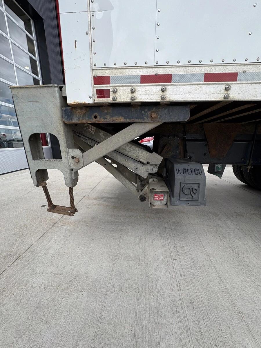 2022 Freightliner M2 106 — photo 5