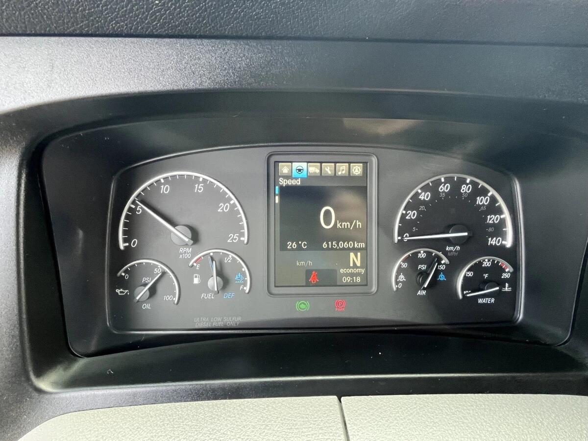 2019 Freightliner Cascadia — photo 26