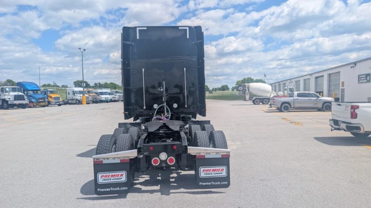 2022 Freightliner 122SD — photo 7