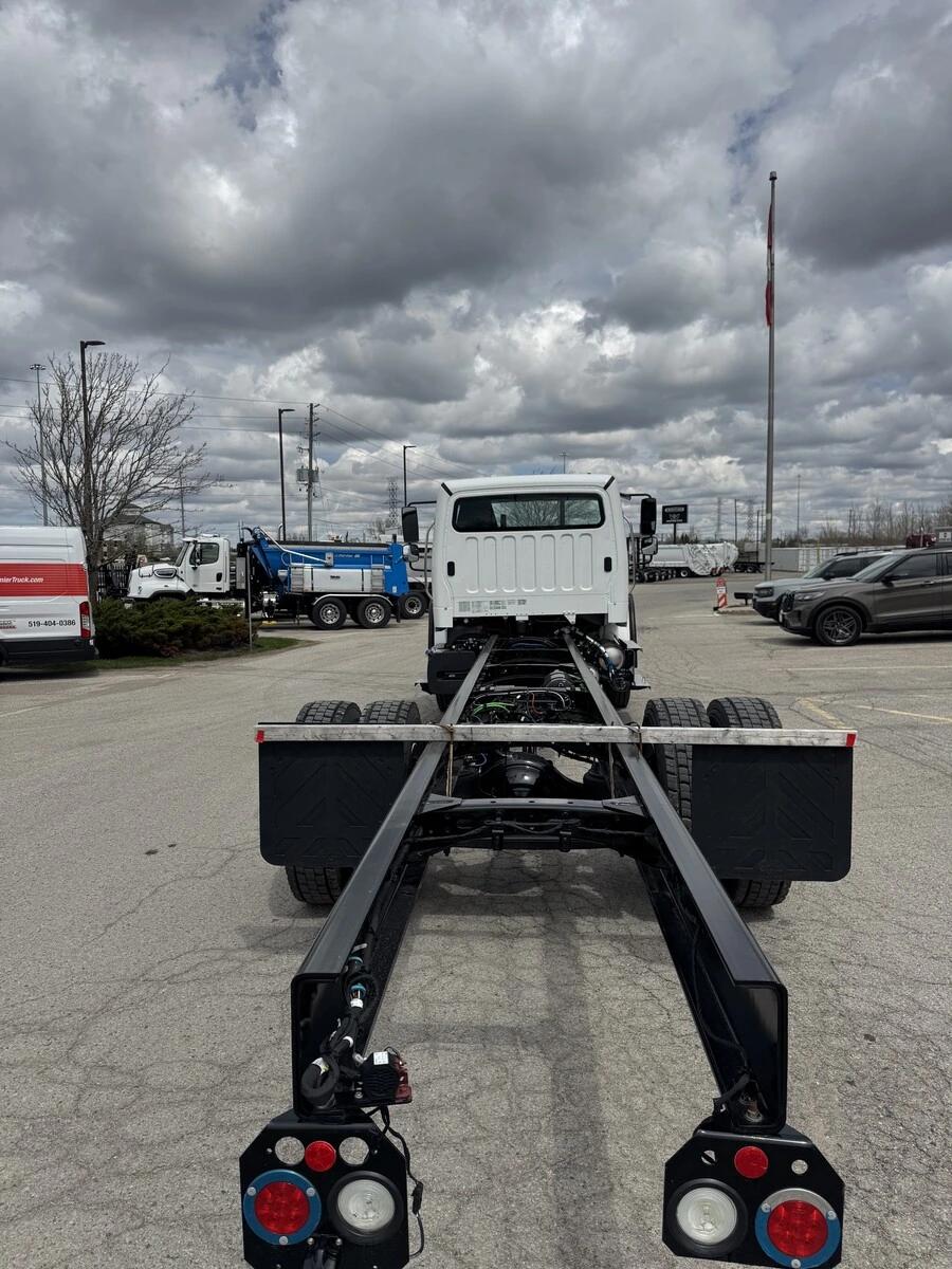 2026 Freightliner M2 106 in Cambridge, ON — photo 12
