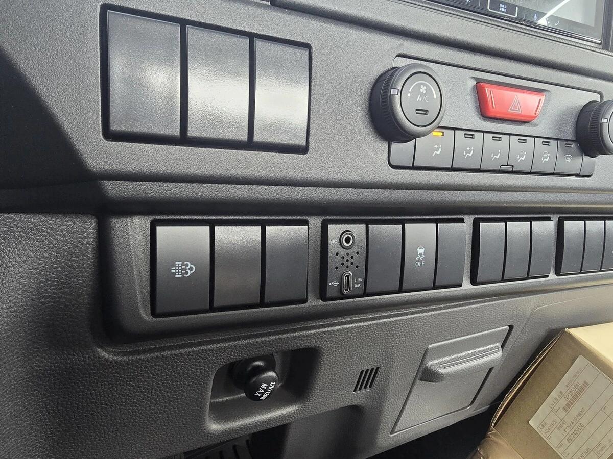2025 Isuzu NRR in Danbury, CT — photo 3