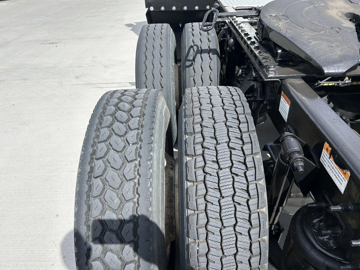 2014 Freightliner Cascadia — photo 7