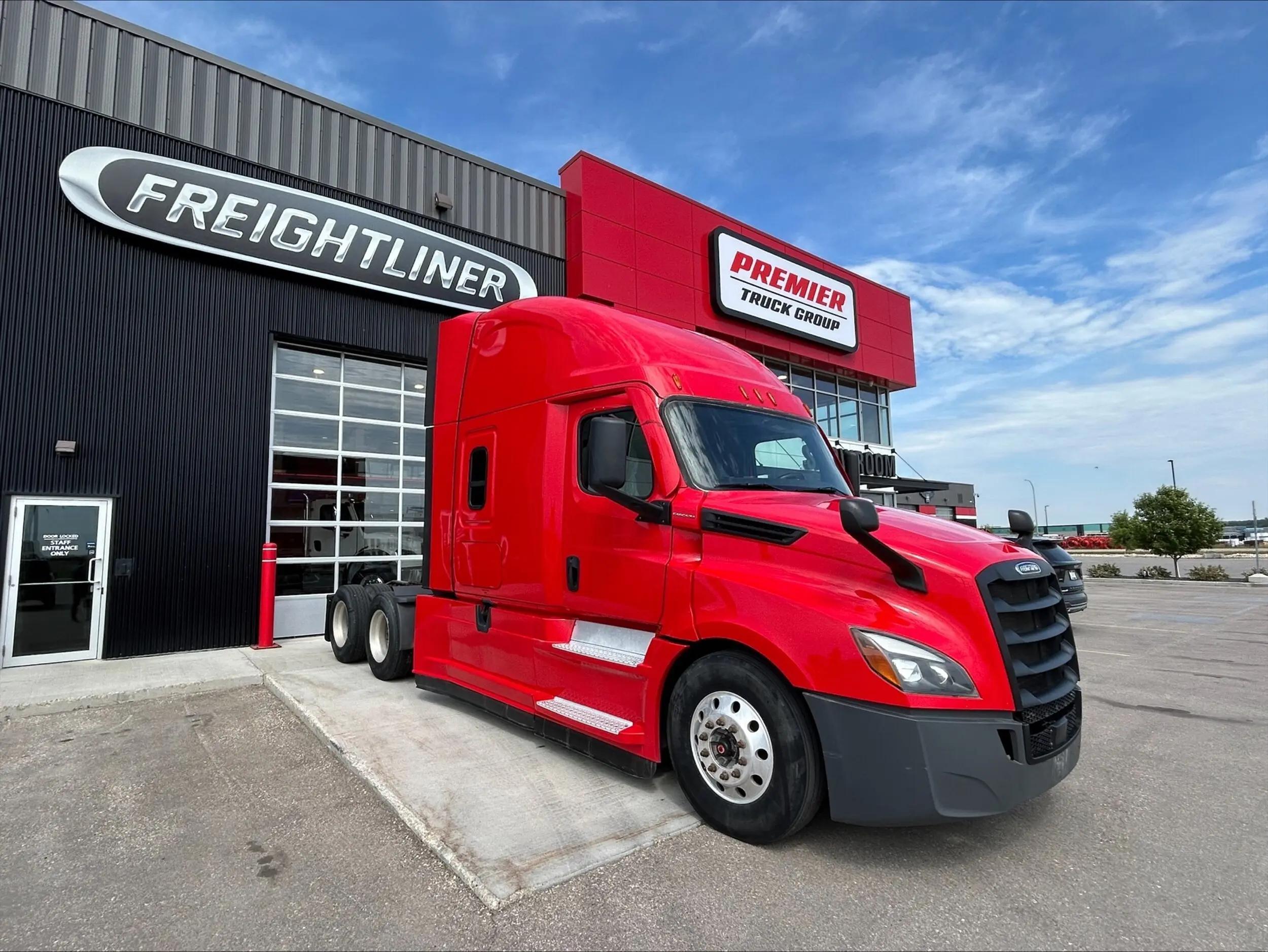 2020 Freightliner Cascadia in Winnipeg, MB — photo 3