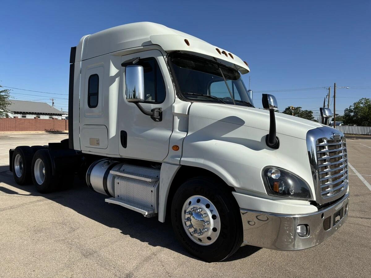 2018 Freightliner Cascadia — photo 7