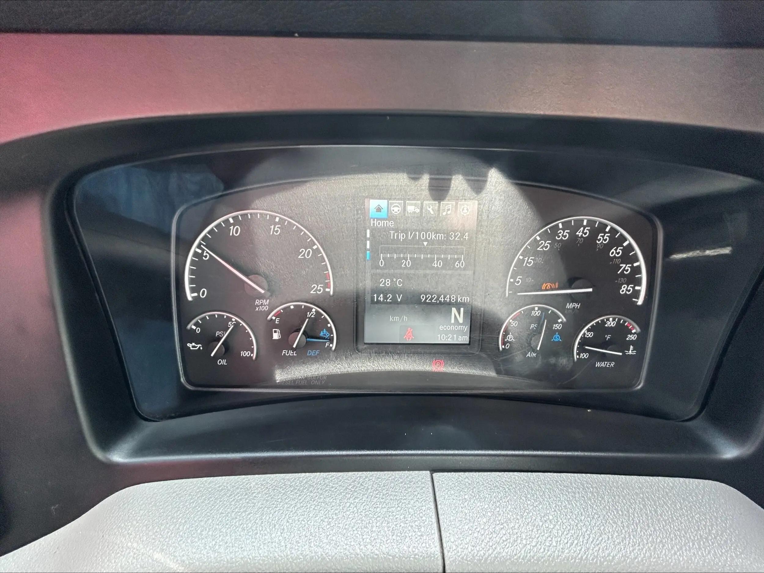 2020 Freightliner Cascadia in Winnipeg, MB — photo 8