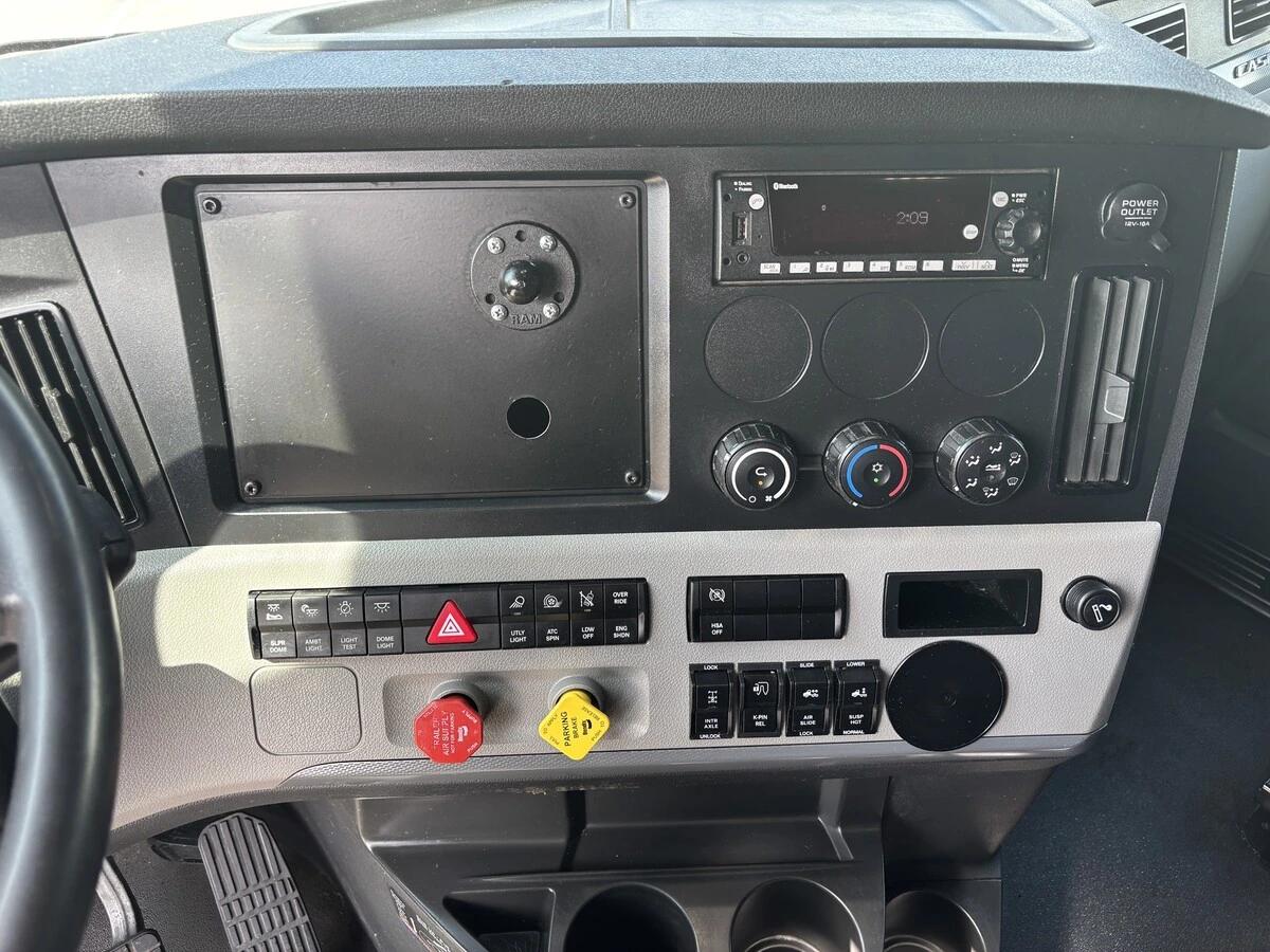 2022 Freightliner Cascadia in Tulsa, OK — photo 9