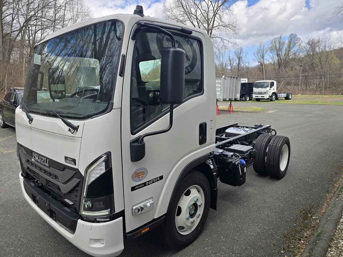 2025 Isuzu NRR in Danbury, CT — photo 5