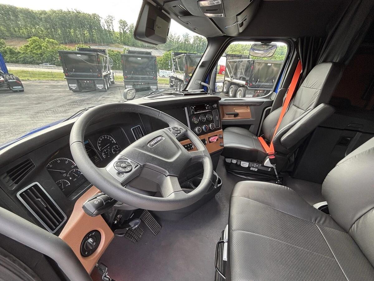 2026 Freightliner Cascadia in Knoxville, TN — photo 11