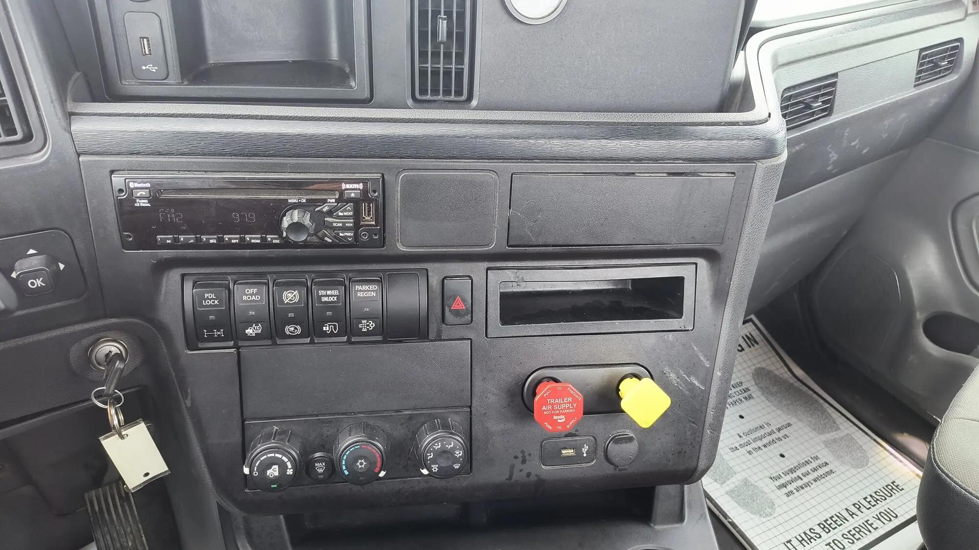 2020 International LT in Plover, WI — photo 7