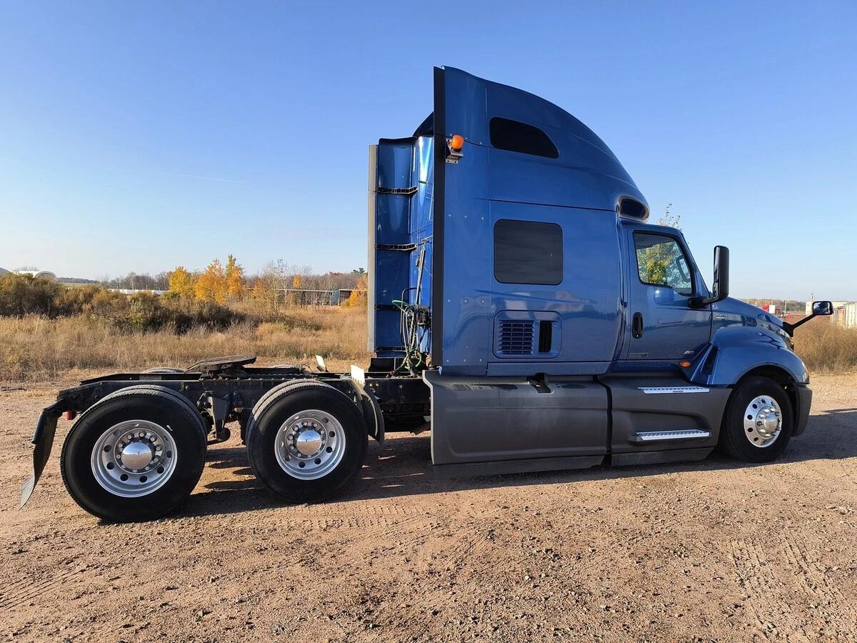 2020 International LT in MN — photo 3
