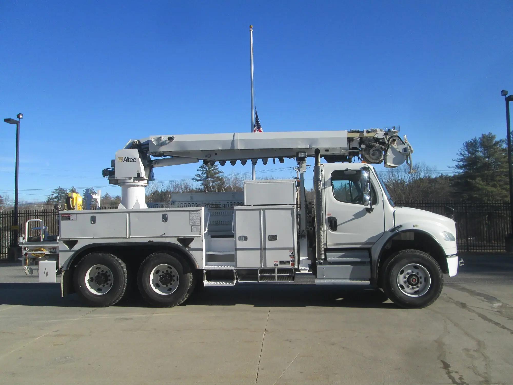 2013 Freightliner M2 106 in Manchester, NH — photo 4