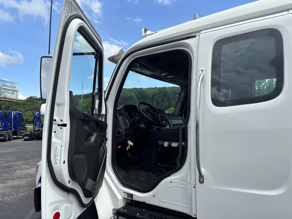2025 Freightliner M2 106 in Knoxville, TN — photo 9