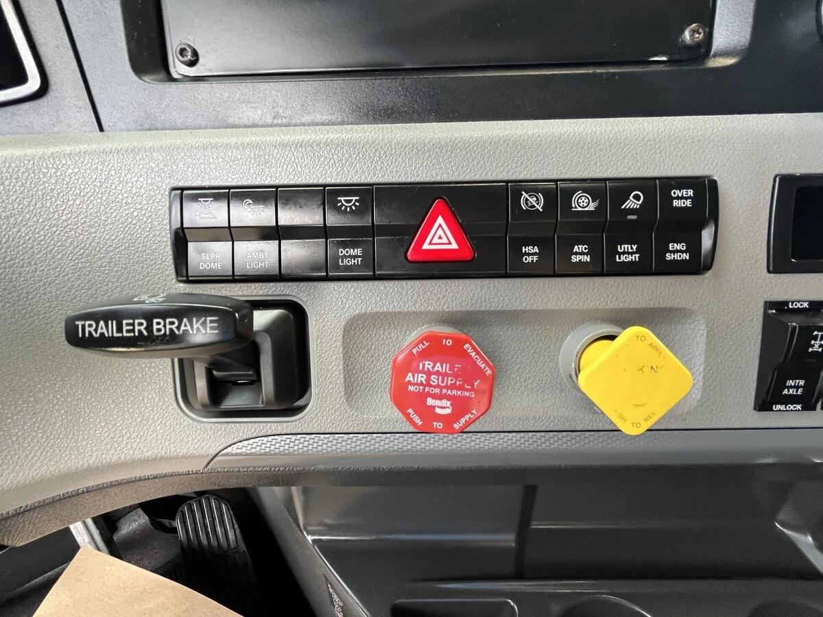2019 Freightliner Cascadia — photo 30
