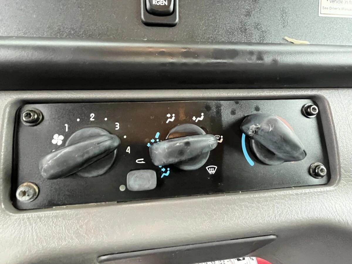 2017 Freightliner M2 106 — photo 22