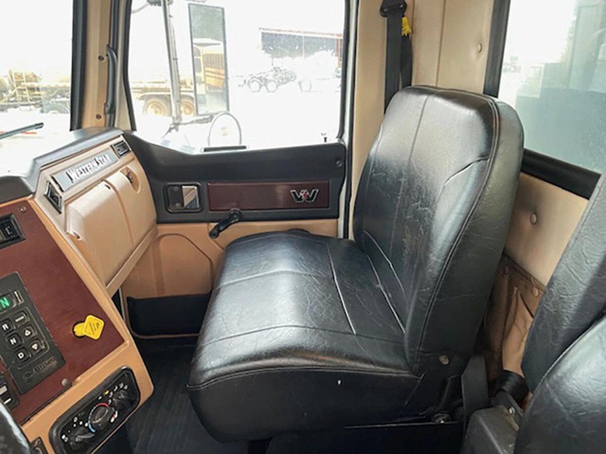 2020 Western Star 4700 in Warminster, PA — photo 28
